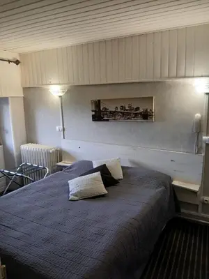 Un ou plusieurs lits dans un hébergement de l'établissement Hôtel Les Platanes
