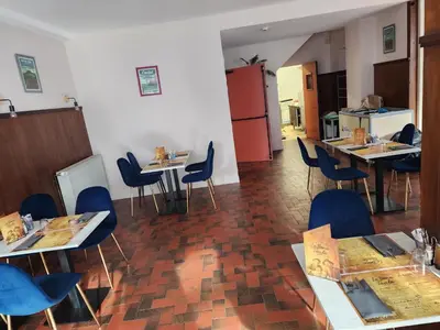 Restaurant ou autre lieu de restauration dans l'établissement La Bona Taula By A&J