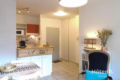 Cuisine ou kitchenette dans l'établissement Balcons de Renoir Parking & piscine - Limoges