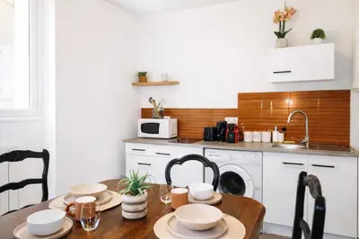 Cuisine ou kitchenette dans l'établissement Le Bleu Royal - quiet and comfort - city center