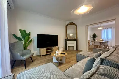 Télévision ou salle de divertissement dans l'établissement Villa Balzac - Maison en centre-ville - 4 personnes - climatisé
