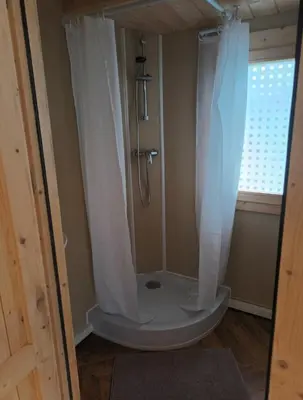 Salle de bains dans l'établissement Chalet des étangs
