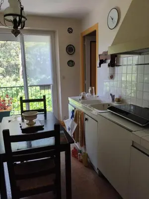 Cuisine ou kitchenette dans l'établissement Charmant appartement 2 chambres à Saint-Geniès avec jardinA