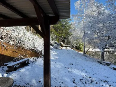 L'établissement Chalet dans la nature en hiver