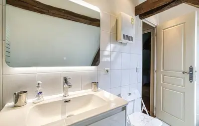 Salle de bains dans l'établissement Les Bouyssières
