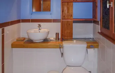 Salle de bains dans l'établissement Les Bouyssières