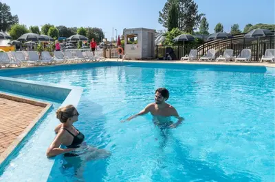 Piscine de l'établissement Cottage Milandes ou située à proximité