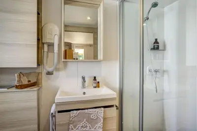 Salle de bains dans l'établissement Cottage 4p 2Bdrms AirConPremium