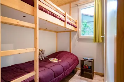 Un ou plusieurs lits dans un hébergement de l'établissement Chalet 6p 3Bdrms AirCon