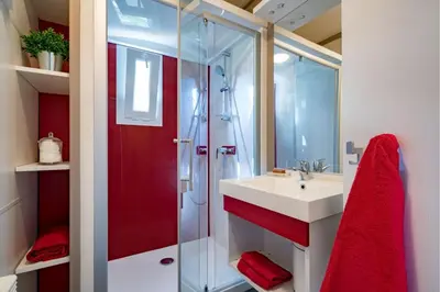 Salle de bains dans l'établissement Chalet Pivert 7p 3Bdrms AirConPremium