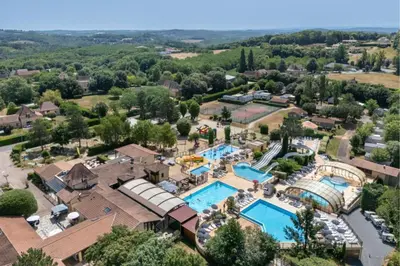 Piscine de l'établissement Chalet Pivert 7p 3Bdrms AirConPremium ou située à proximité