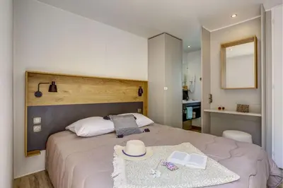 Un ou plusieurs lits dans un hébergement de l'établissement Cottage 4p 2Bdrms AirCon