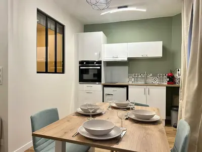 Cuisine ou kitchenette dans l'établissement L'Olivier, central et cozy