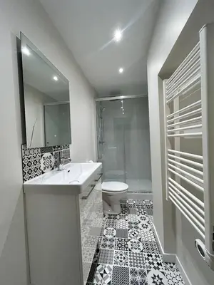 Salle de bains dans l'établissement L'Olivier, central et cozy