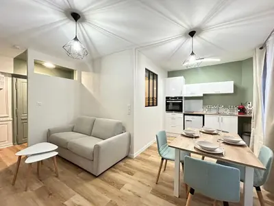 Cuisine ou kitchenette dans l'établissement L'Olivier, central et cozy