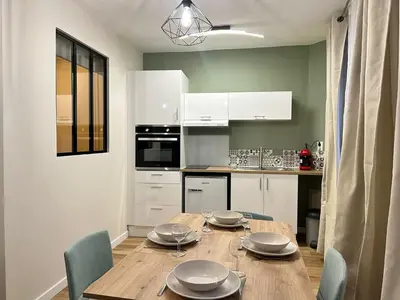 Cuisine ou kitchenette dans l'établissement L'Olivier, central et cozy