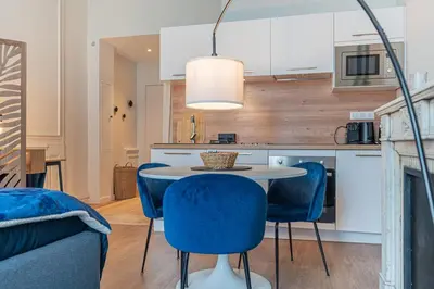 Cuisine ou kitchenette dans l'établissement Le Chic, central et cozy