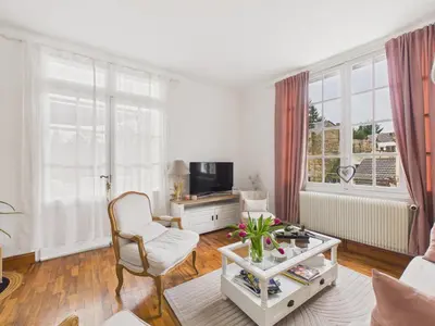 Télévision ou salle de divertissement dans l'établissement Maison pour 4 avec terrasse - centre Montignac