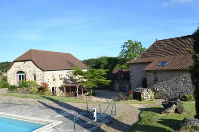Piscine de l'établissement Le pré de Fontalzines ou située à proximité