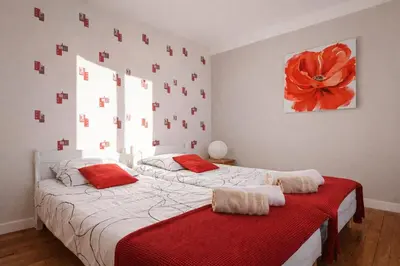 Un ou plusieurs lits dans un hébergement de l'établissement Countryside, comfort and culture just steps away