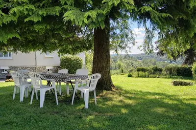 Jardin de l'établissement Countryside, comfort and culture just steps away