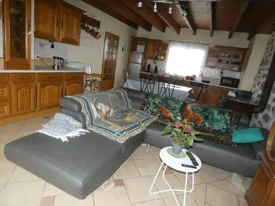 Cuisine ou kitchenette dans l'établissement maison au coeur du Cantal