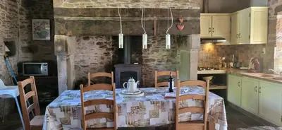 Cuisine ou kitchenette dans l'établissement Gîte Pierre, Beynat, Corrèze