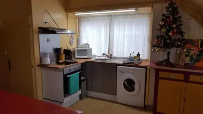 Cuisine ou kitchenette dans l'établissement Studio cozy à Aydat avec air conditionné, 26 m²