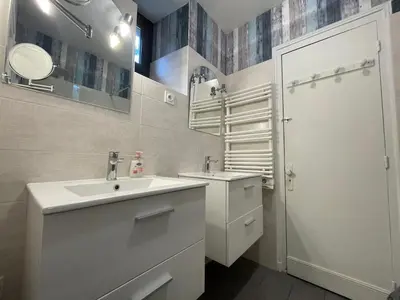 Salle de bains dans l'établissement Maison périgourdine avec jardin à 10 min de Sarlat