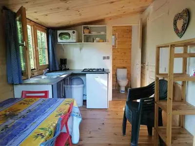 Cuisine ou kitchenette dans l'établissement Camping 3 étoiles - Piscine - ccbfeb0