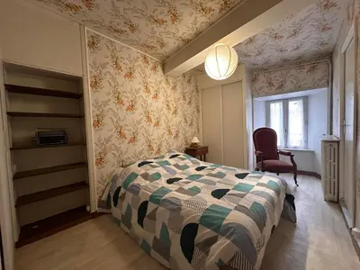 Un ou plusieurs lits dans un hébergement de l'établissement La petite maison de la place
