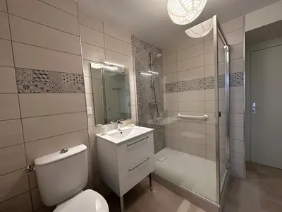 Salle de bains dans l'établissement La petite maison de la place