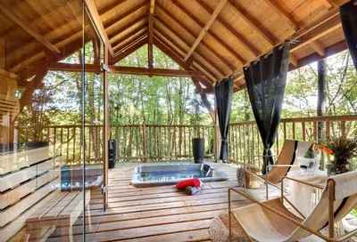 Balcon ou terrasse dans l'établissement Cabane-Spa - Cyprès si Haut