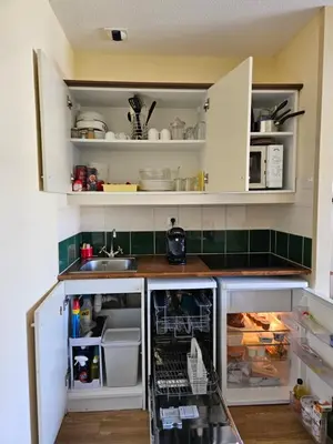 Cuisine ou kitchenette dans l'établissement Appartement AVEC WIFI CHEZ FLO T2 Résidence BELLES RIVES Argentat