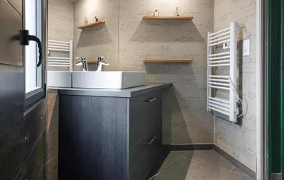 Cuisine ou kitchenette dans l'établissement Charmante Maison Avec Piscine