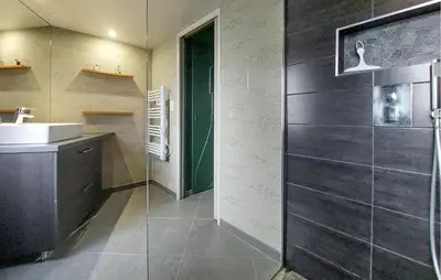 Cuisine ou kitchenette dans l'établissement Charmante Maison Avec Piscine