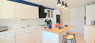 Cuisine ou kitchenette dans l'établissement La SALA Bonnac