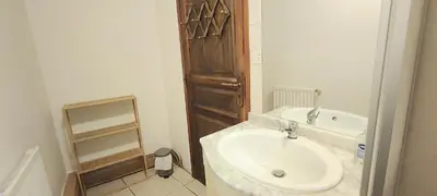 Salle de bains dans l'établissement La SALA Bonnac