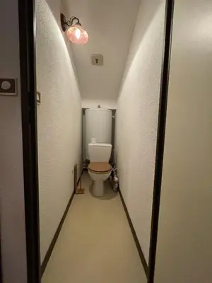 Salle de bains dans l'établissement T2 avec une vue imprenable sur la station du Liora