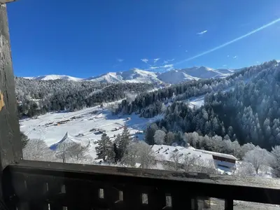 Vue générale sur la montagne ou vue sur la montagne depuis l'appartement