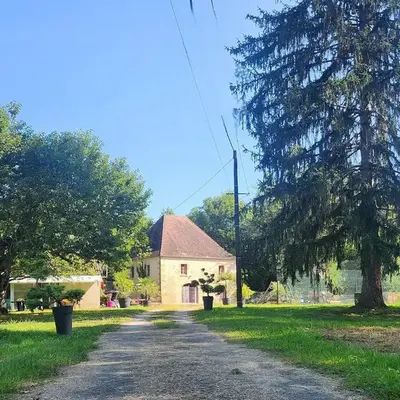Gîte au bord de l'eau piscine & spa