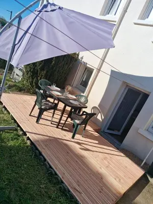 Terrasse ou espace extérieur de l'établissement Maison Cosy tout confort, 3 min Clinique et autoroute