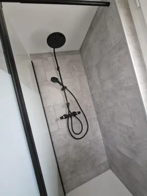 Salle de bains dans l'établissement Maison Cosy tout confort, 3 min Clinique et autoroute