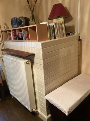 Bibliothèque dans la maison de vacances