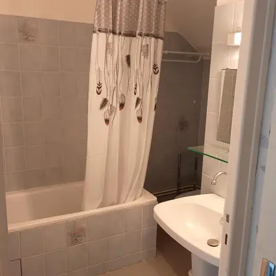 Salle de bains dans l'établissement Rest'ô Bar Les 2 Ponts