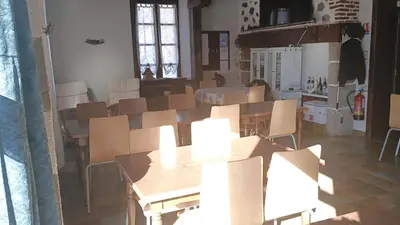 Cuisine ou kitchenette dans l'établissement Rest'ô Bar Les 2 Ponts