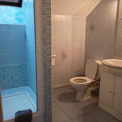 Salle de bains dans l'établissement Rest'ô Bar Les 2 Ponts