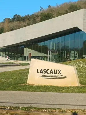 Certificat, récompense, panneau ou autre document affiché dans l'établissement La Marceline Gîte avec piscine près de Lascaux IV