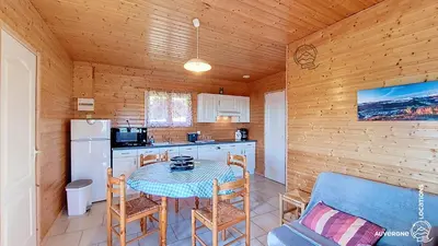 Cuisine ou kitchenette dans l'établissement Chalet de la Gougère 3
