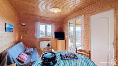 Télévision ou salle de divertissement dans l'établissement Chalet de la Gougère 3
